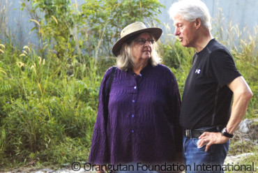 President Clinton and Dr. Biruté Mary Galdikas engrossed in conversation.